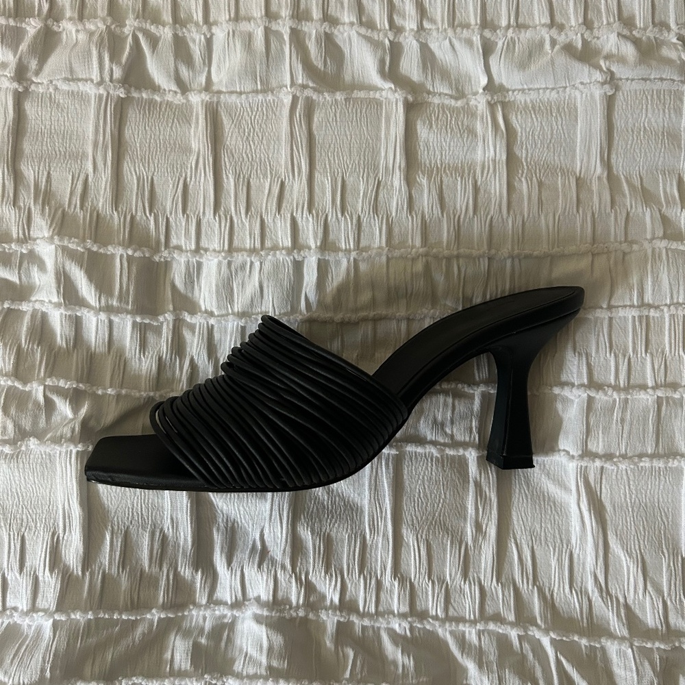Oak and Fort heels size 6 brand new in box